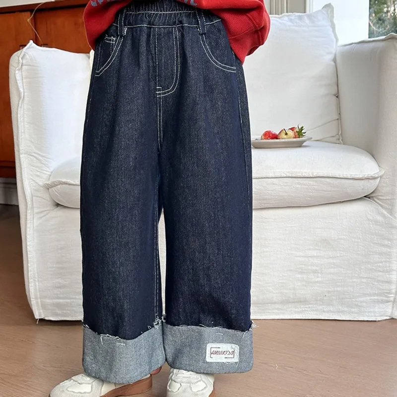 裾カットオフロールアップラベルデニムパンツ