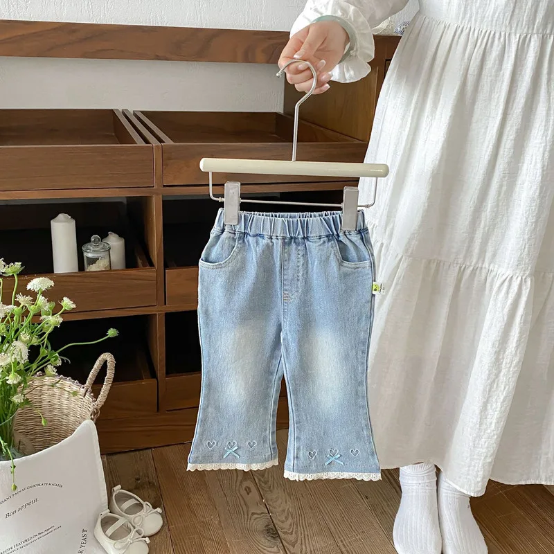 ブルーリボン刺繍デニムフレアパンツ