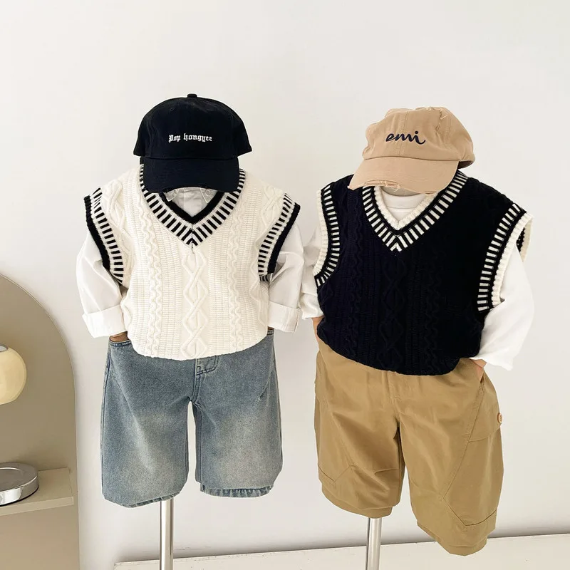 配色ラインVネックケーブルニットベスト