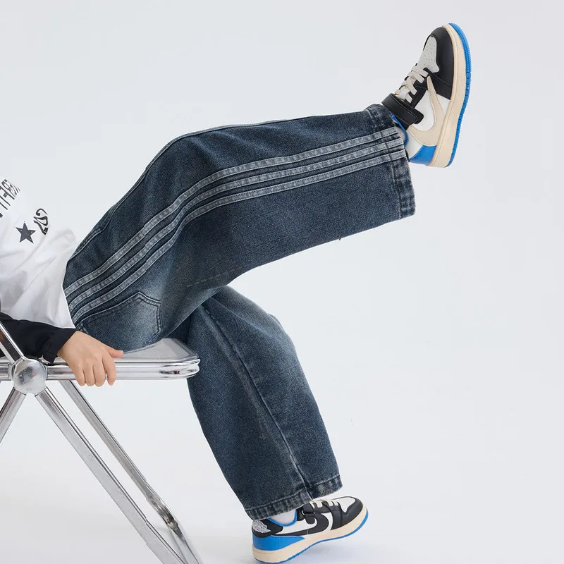 男の子ゆったりワイドストレートデニムパンツ