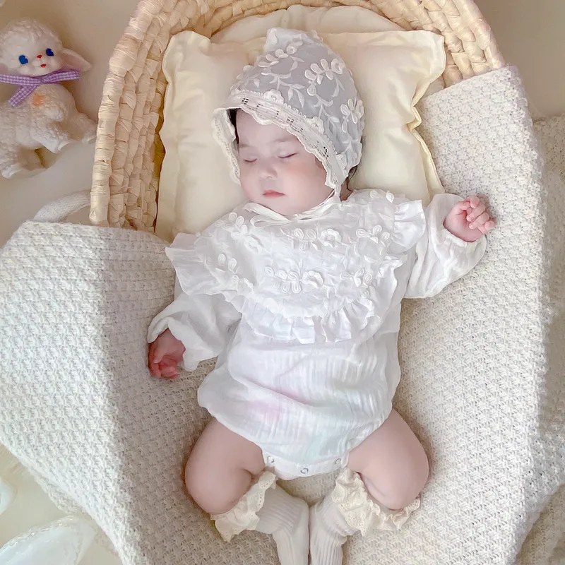 【BABY】フラワー刺繍フリルカラー長袖ロンパース