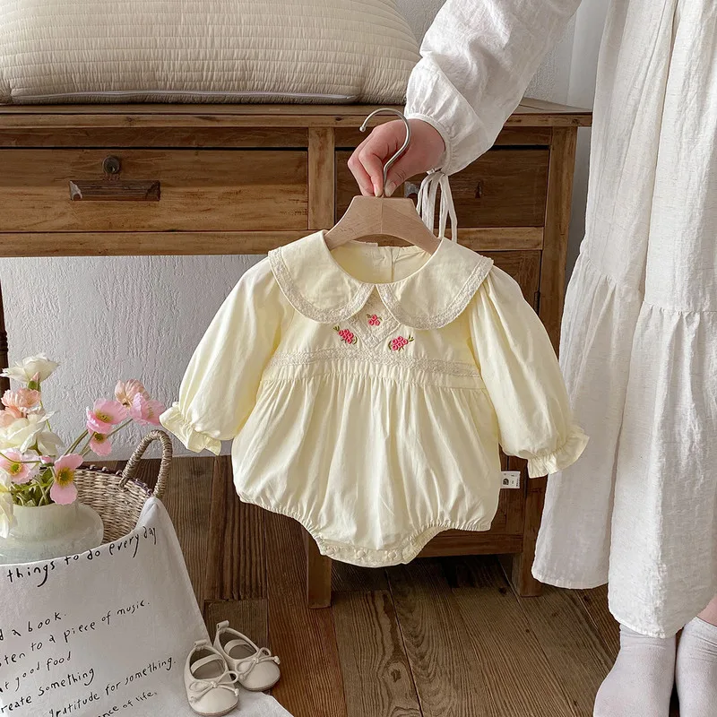 【BABY】スリーフラワー刺繍レース襟ロンパース