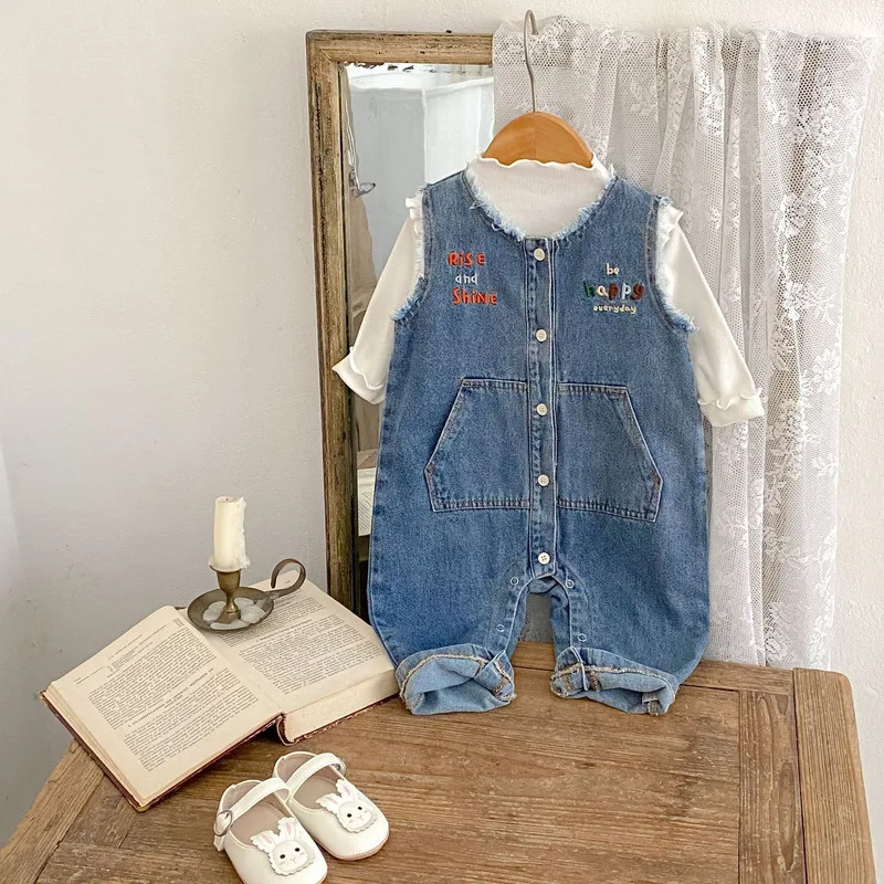 【BABY】刺繍入りカットオフデニムノースリーブロンパース