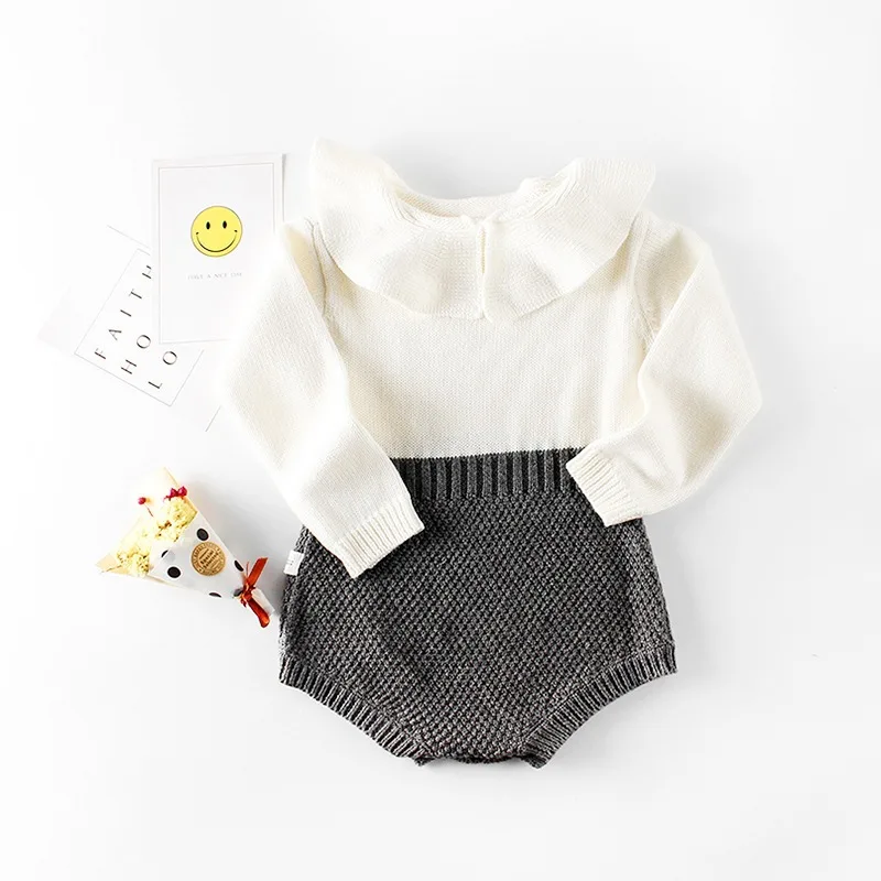 【BABY】バイカラーフリル襟長袖ニットロンパース