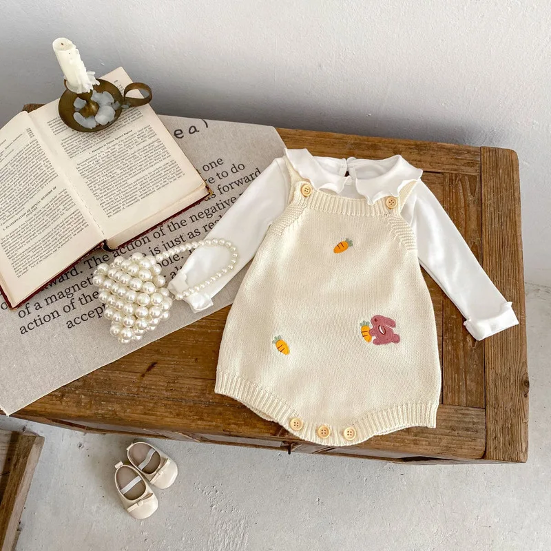 うさぎにんじん刺繍ニットサロペットロンパース