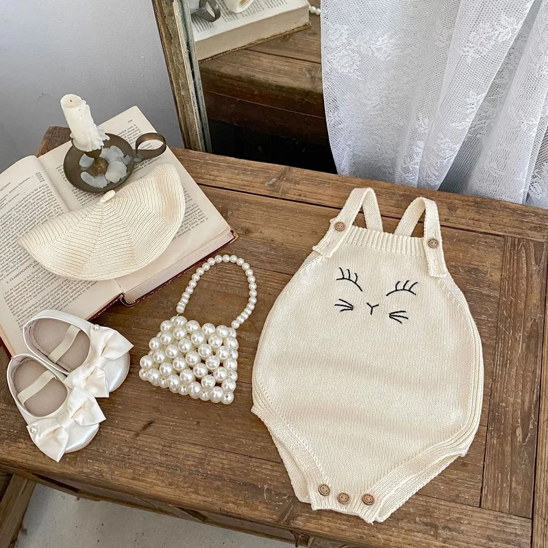 【BABY】キャットフェイス刺繍ニットサロペットロンパース