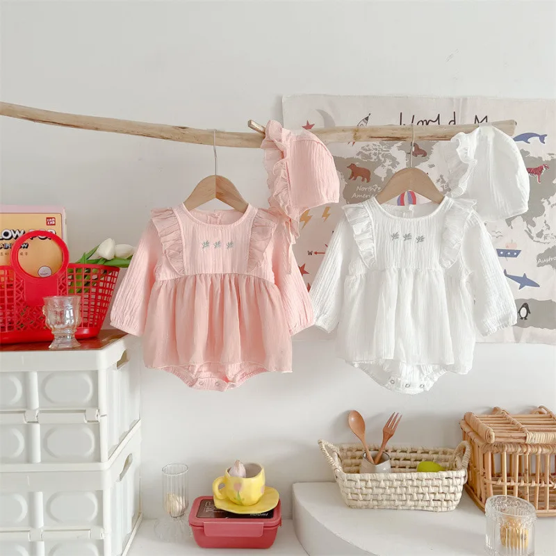 【BABY】胸元刺繍フリルデザイン長袖ロンパース