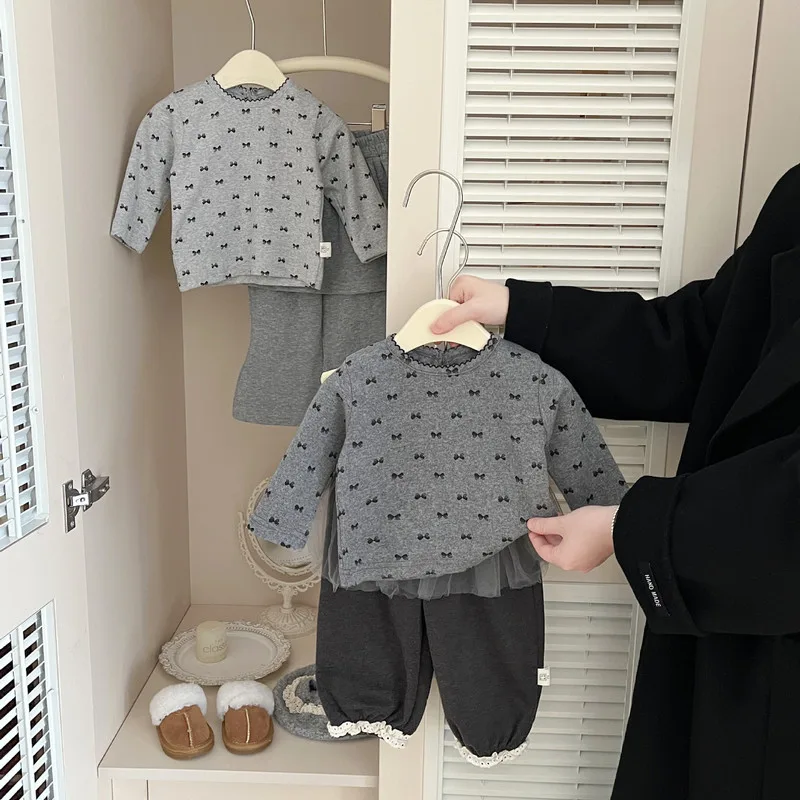 【BABY】バタフライ総柄プリント長袖クルーネックTシャツ
