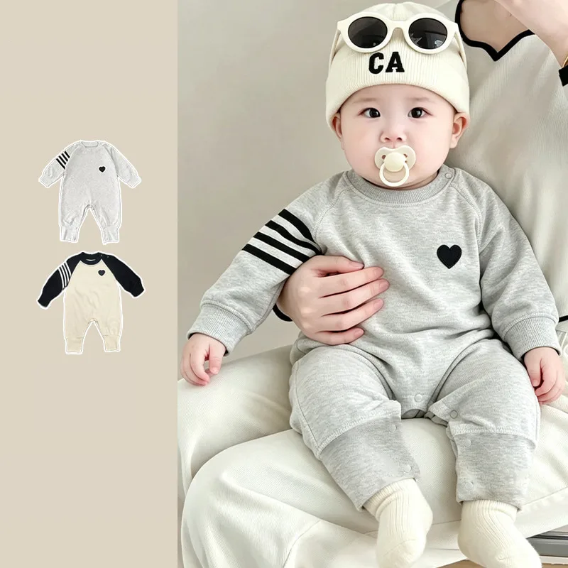 【BABY】ハートワンポイントストライプロンパース