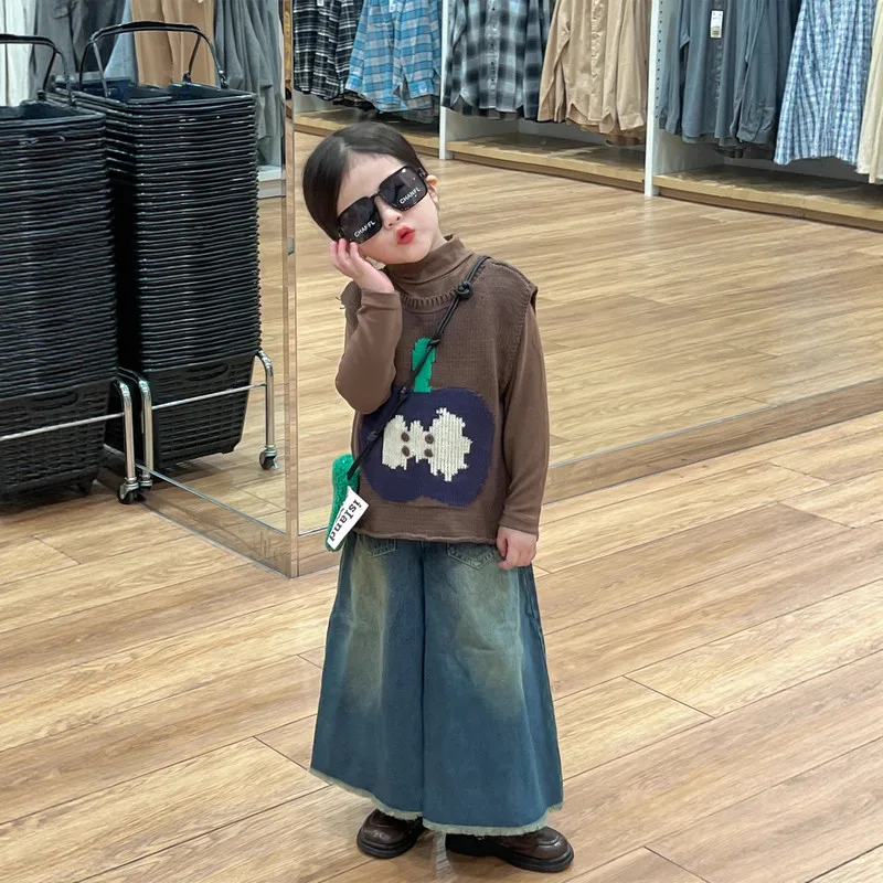 【リンクコーデ】アップル柄ベスト／デニムパンツ