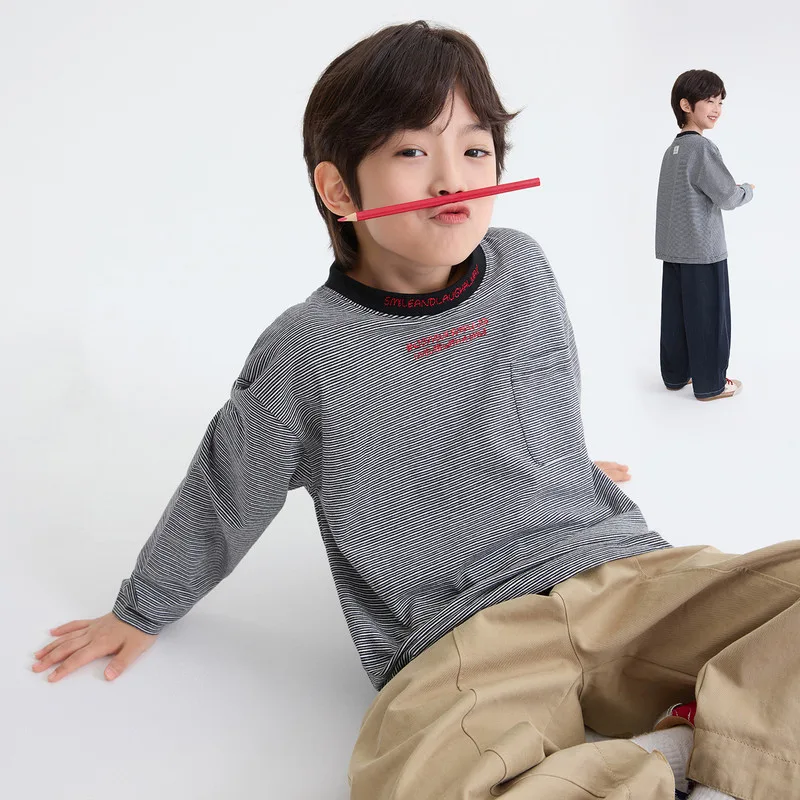 グレーストライプ英字ロゴ長袖Tシャツ