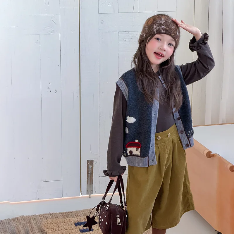 【KID】レトロ配色ハウス刺繍ニットベスト