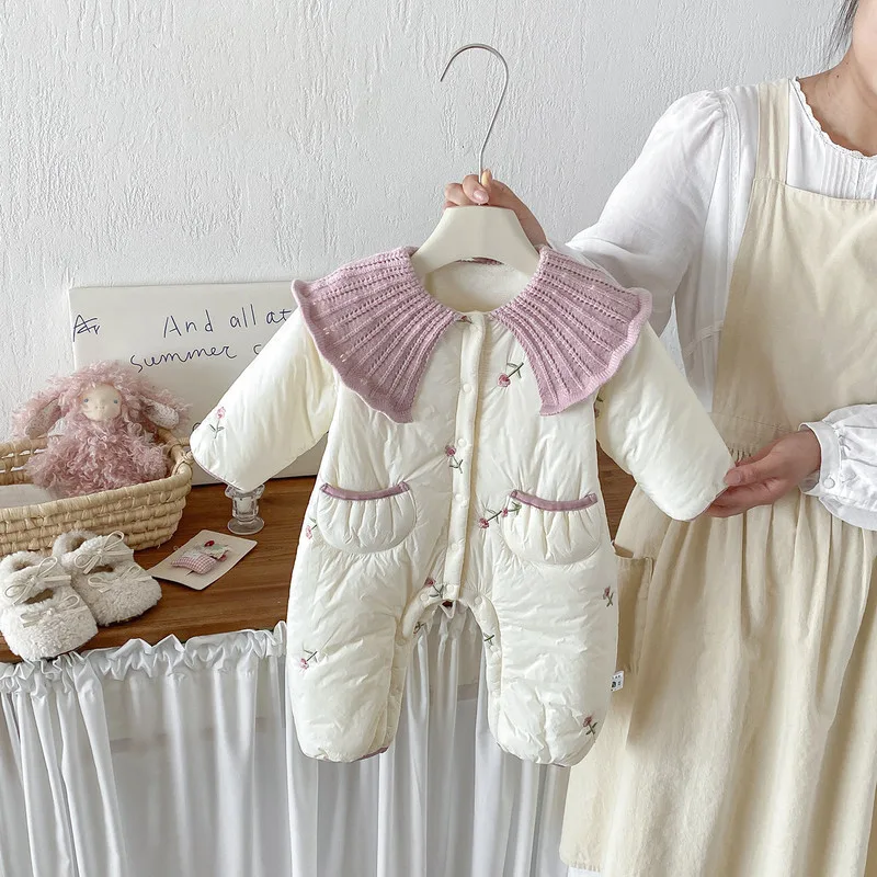 【BABY】花刺繍ニット襟付きキルティングロンパース