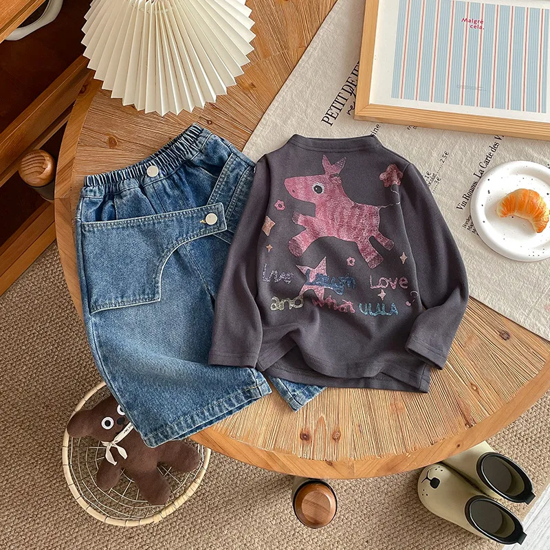 【リンクコーデ】ホースグラフィックTシャツ／デニムパンツ