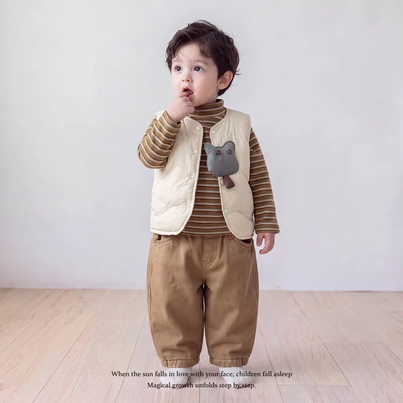【BABY】くまモチーフアイボリー中綿ベスト