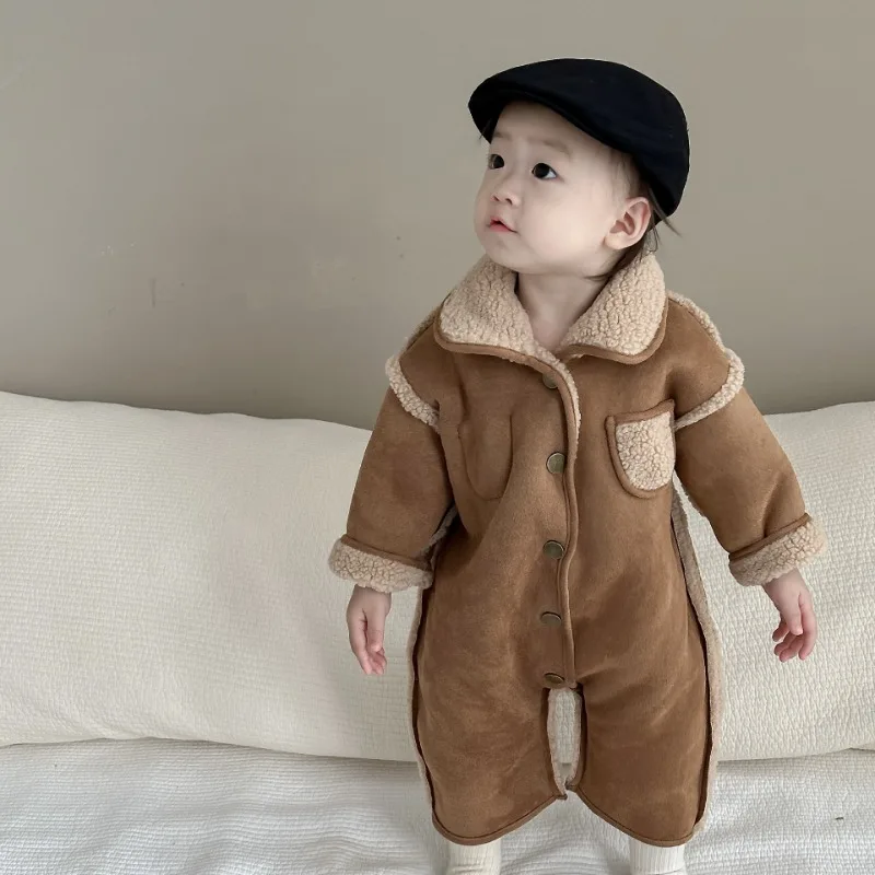【BABY】ブラウンボアムートン風ベビーロンパース