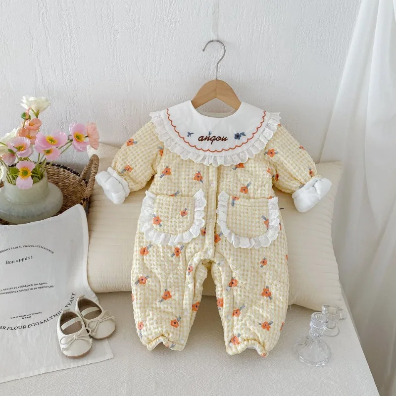 【BABY】フラワー柄フリル襟裏起毛ベビーロンパース