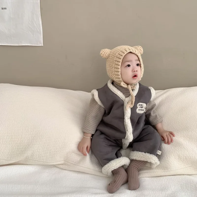 【BABY】ラインデザインベビーロンパース