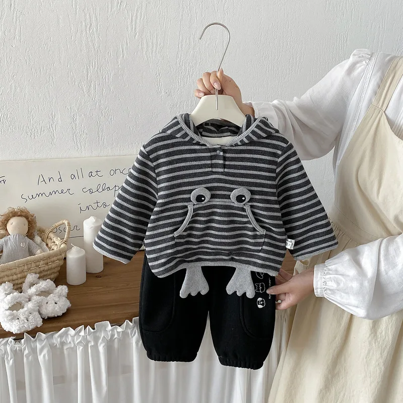 【BABY】目モチーフストライプ裏起毛フードトップス