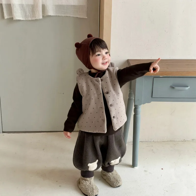 【BABY】ベージュドット柄ボタン付きキッズベスト
