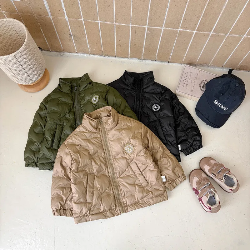 【BABY】エンブレム付きスタンドカラーダウンジャケット