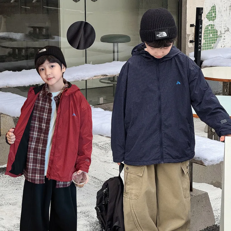 【KID】英字ロゴフード付きジップアップジャケット