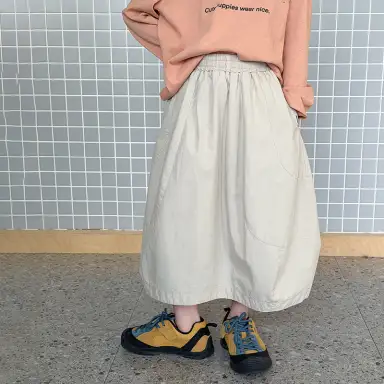 ベージュ