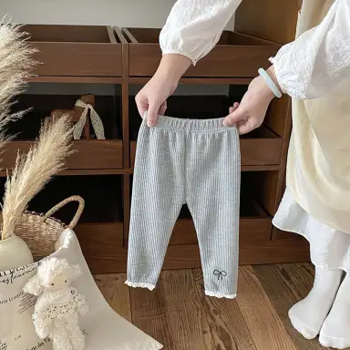 ライトグレーレギンス