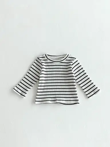 ブラックストライプトップス