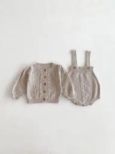 グレーカーディガン + グレーボディスーツ