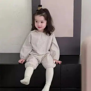 ベージュ
