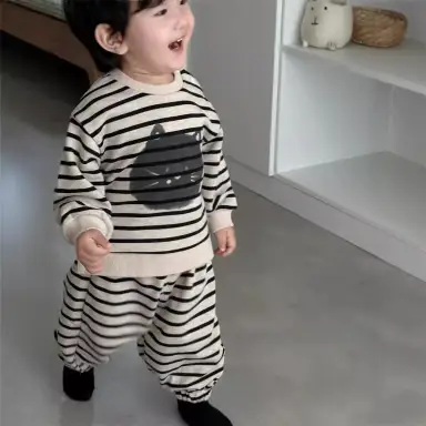 ライトグレー