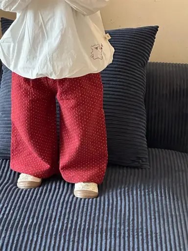 レッドパンツ