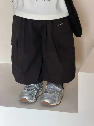 ブラックパンツ