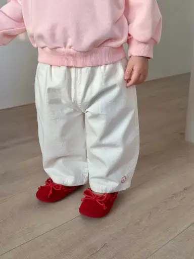 アイボリーパンツ