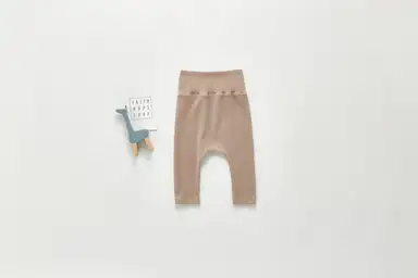 ベージュ レギンス