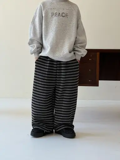 ダークグレー