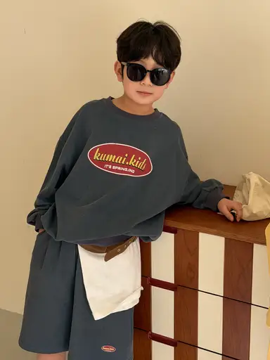 グレー