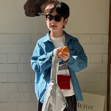 ブルーチェックシャツ