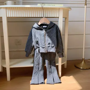 ダークグレー