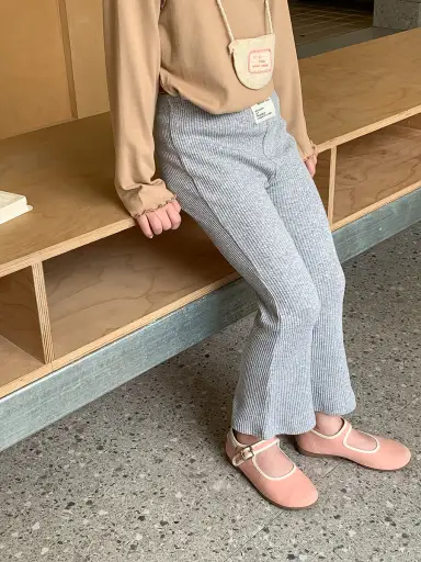 ライトグレーレギンス