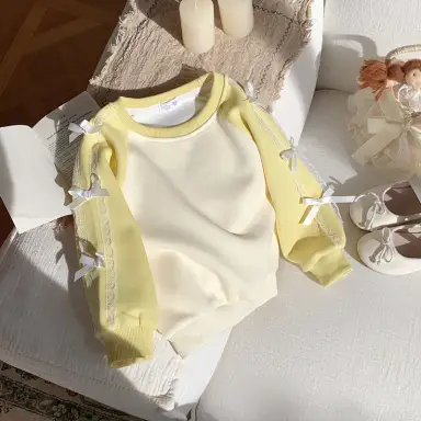 イエロー