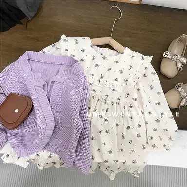 パープルカーディガン + アイボリーワンピース