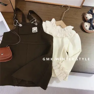 アイボリートップス + ブラウンサロペットワンピース