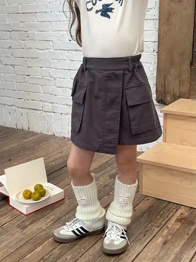 グレー