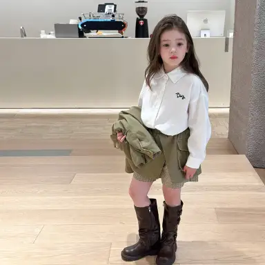 アイボリーシャツ