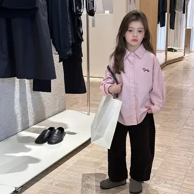 ピンクシャツ