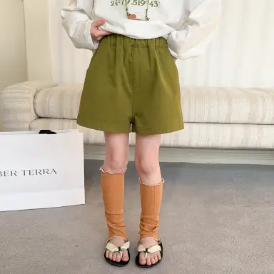 ダークグリーンショートパンツ