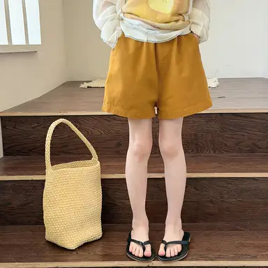 イエローショートパンツ