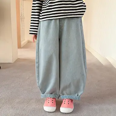 ライトブルーデニムパンツ